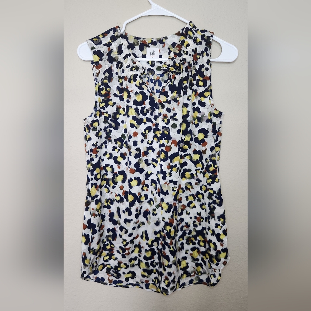 Sleeveless V-neck Top Size Medium